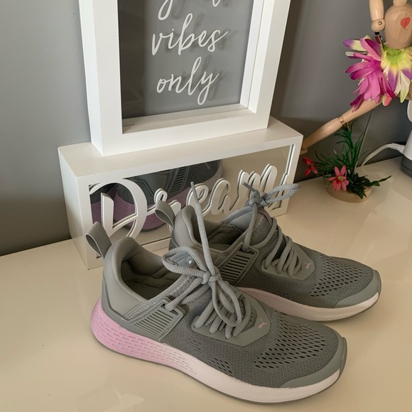 Like New! Insurge ENG Puma sneakers - Picture 6 of 8